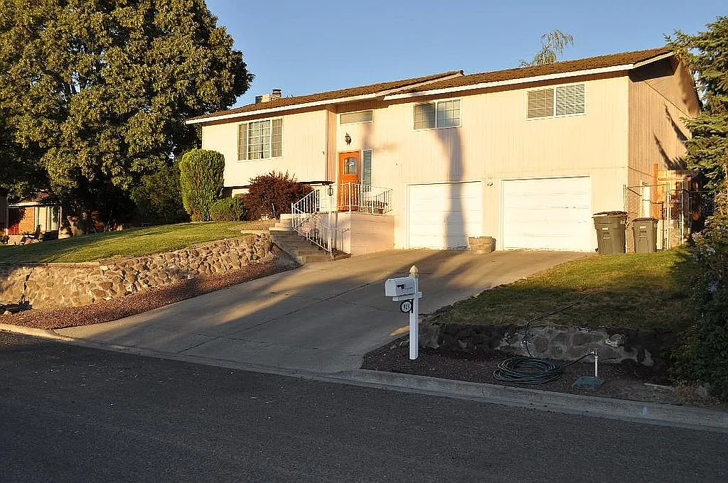 923 Vine Ave photo 1