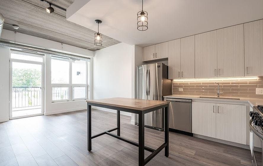 1st image of 2405 W Hutchinson St #514