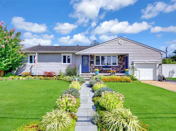 520 N Bay Avenue, Massapequa, NY 11758