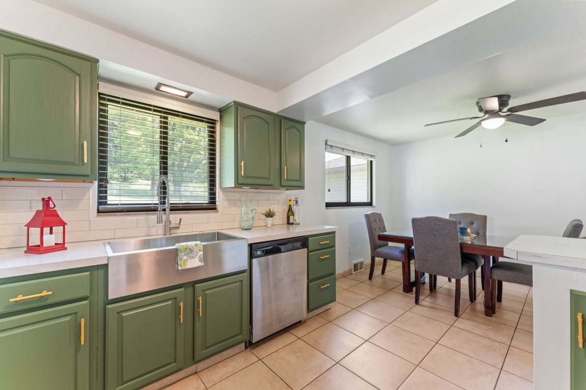 19-Kitchen