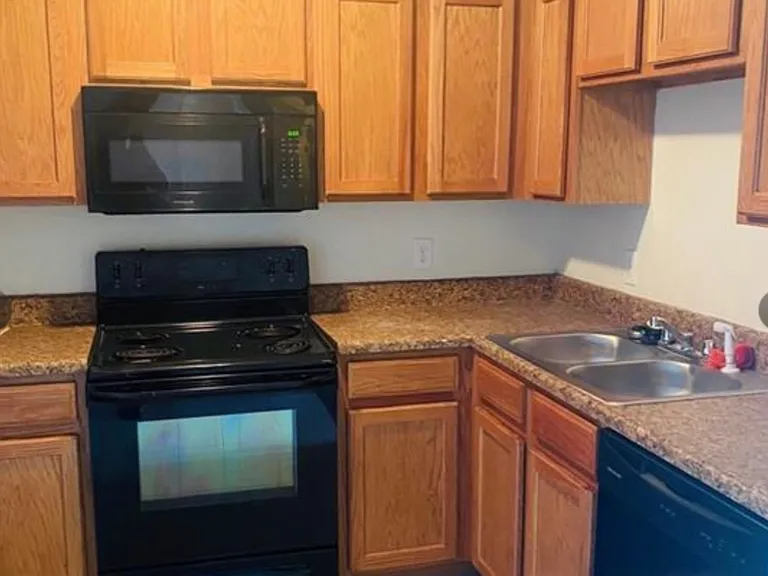 1005 Camelot Dr #1005 — Photo 5