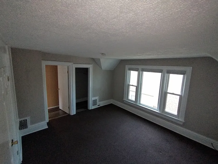 420 S Baker St — Photo 6
