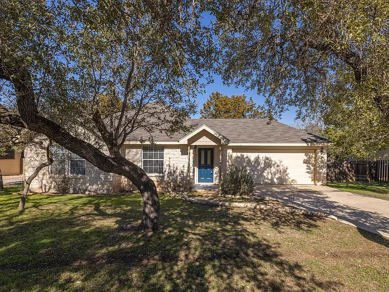 85 Ridgewood Cir — Photo 1