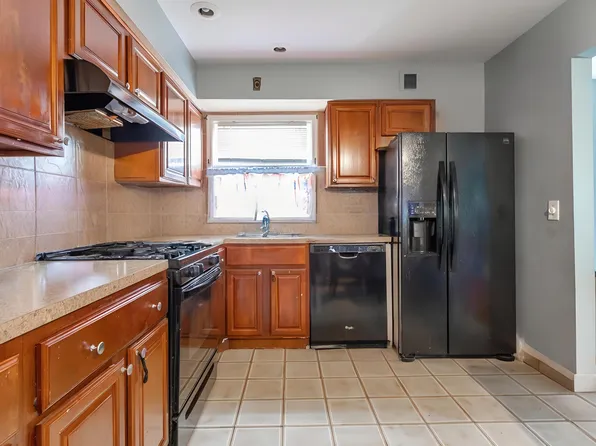 27 Bascom Place image 11 of 25