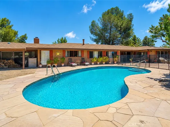 19955 Chickasaw Rd, Apple Valley, CA 92307