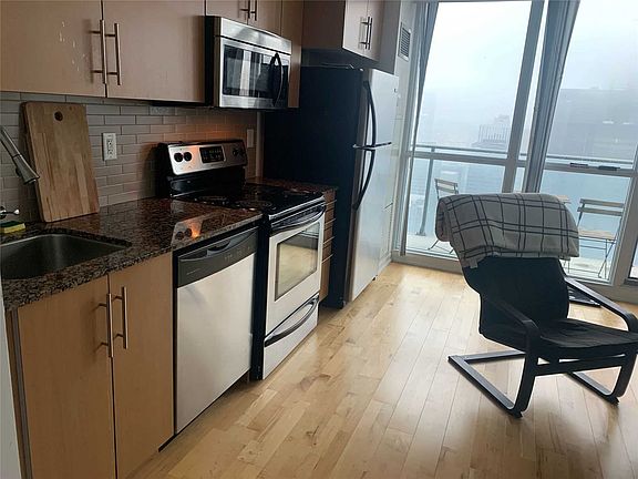 3rd image of 65 Bremner Blvd #5006