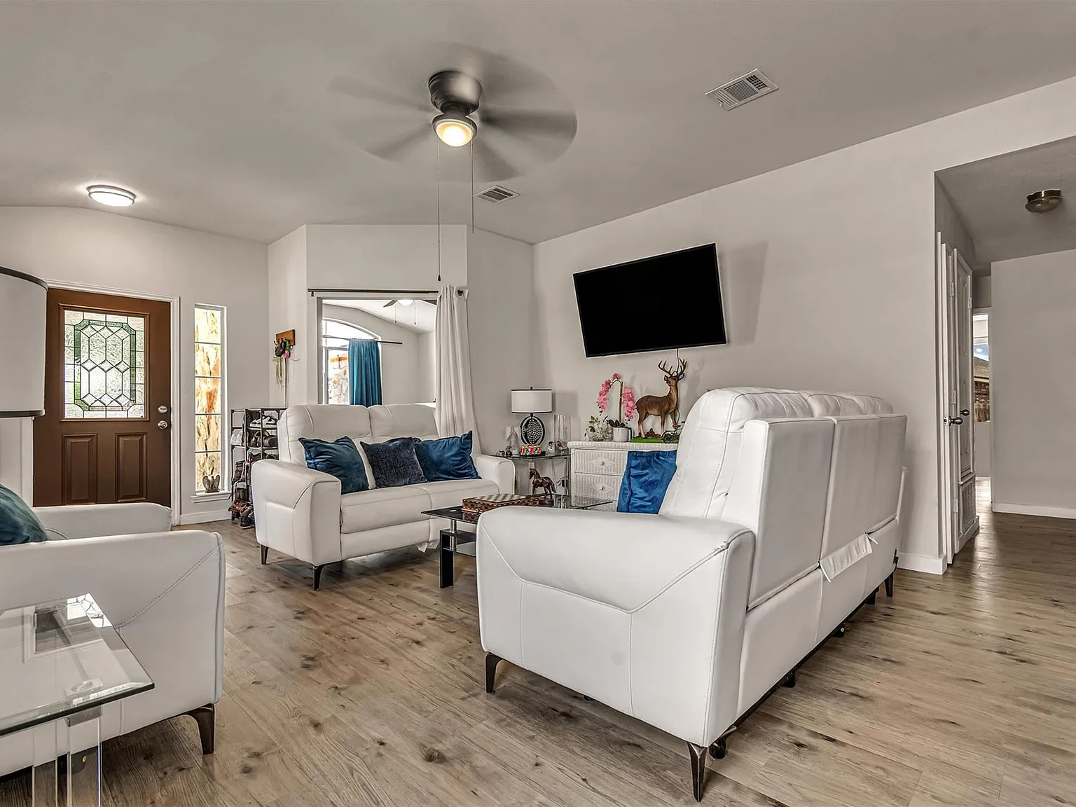 4 bed, 2.0 bath, 1708 sqft, $2,200 — Photo 4