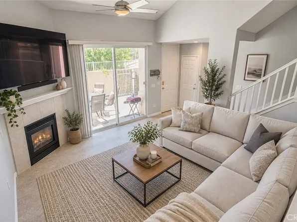 25708 Holiday Cir APT B, Stevenson Ranch, CA 91381