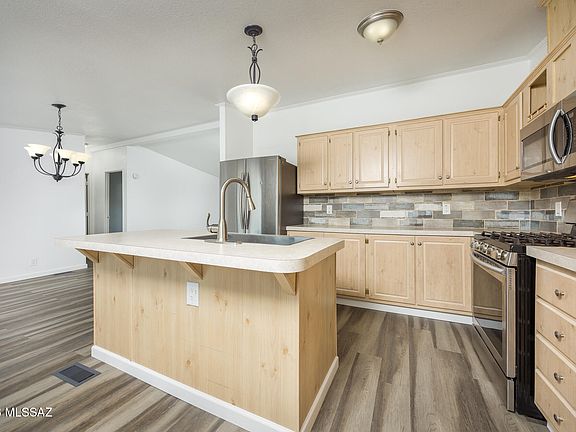 4th image of 8033 S Farmcreek Dr
