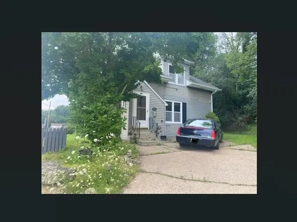 571 Wilbur St, Dubuque, IA 52001