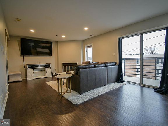 4th image of Riverview Ave Unit 1306