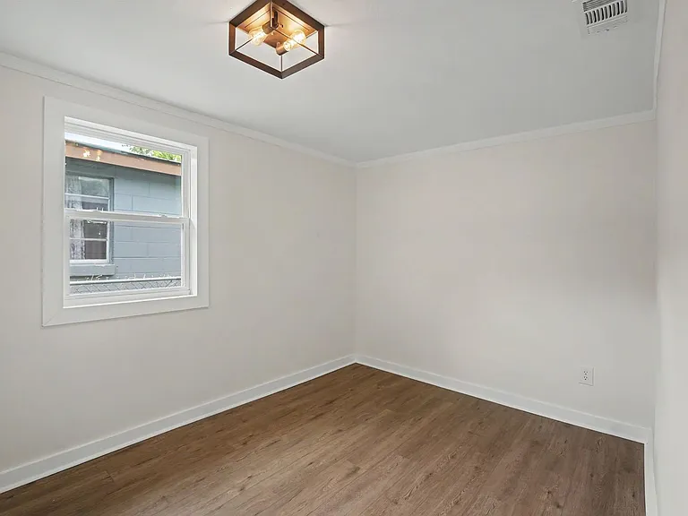 602 Staley Ave — Photo 13