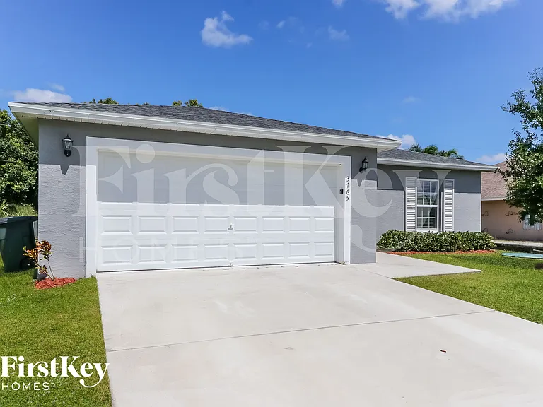 3765 SW Darby Ln — Photo 2