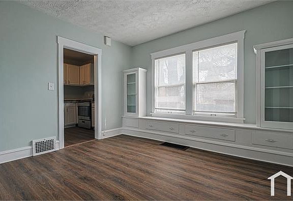 4th image of 8612 Denison Ave