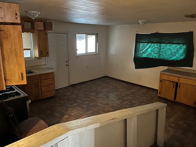 1041 Flora Ave — Photo 6