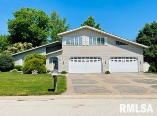 124 W 28th Ave, Coal Valley, IL 61240
