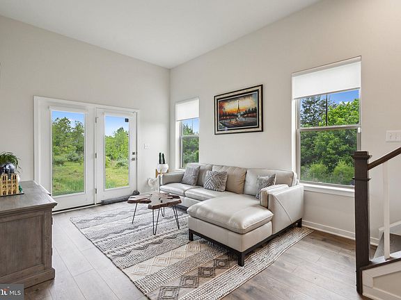 4th image of 2627 Loganberry Dr