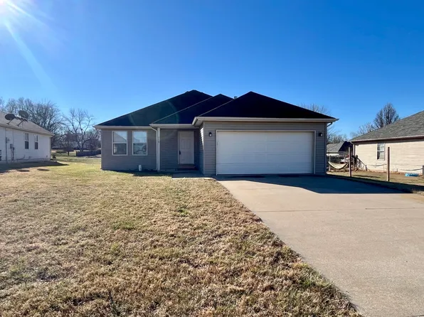 330 W Summit Street, Aurora, MO 65605