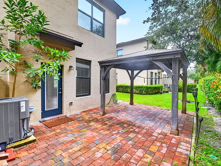 2833 Troubadour St — Photo 45