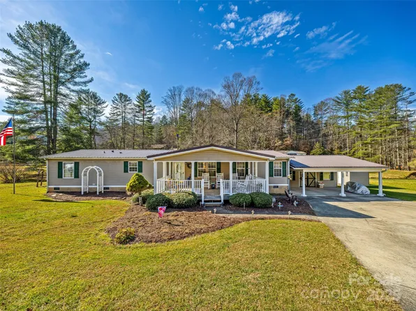 422 Battle Creek Rd, Horse Shoe, NC 28742