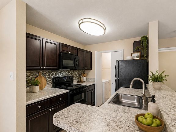 3rd image of 1800 Kenneth Rd #1657-203