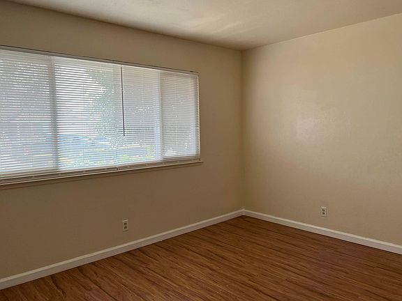 4th image of 479 Oakwood Dr