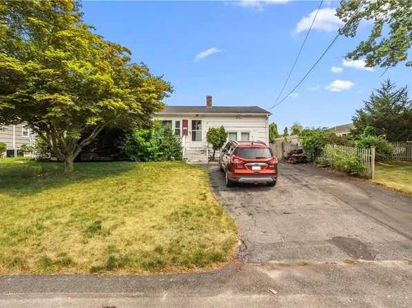 118 Foxcroft Ave, Warwick, RI 02889