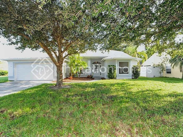 4526 Windsor Ct E — Photo 1