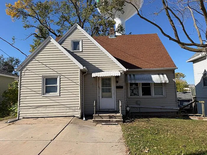 370 Ahnaip St