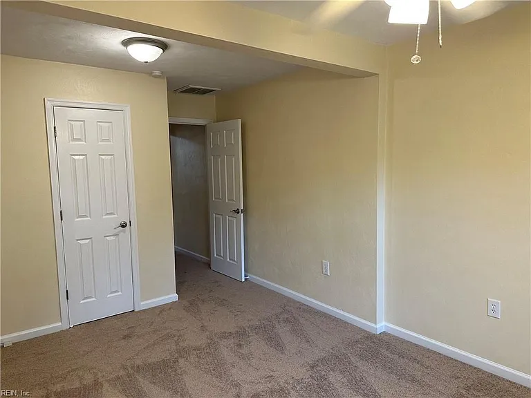 940 Redwood Cir — Photo 33