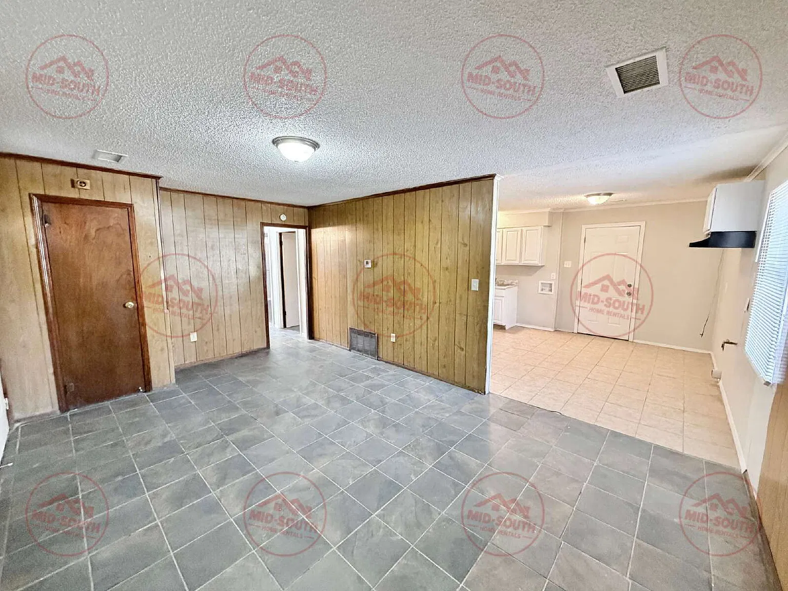 3 bed, 1.0 bath, 900 sqft, $795 — Photo 3