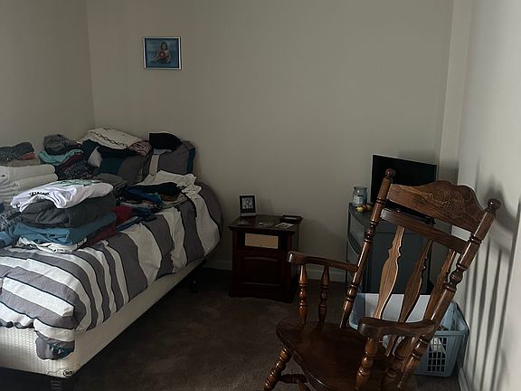 3rd image of 217 Kirby Ave Floor 1