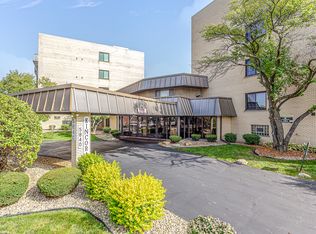 5840 W 104th St APT 103, Oak Lawn, IL