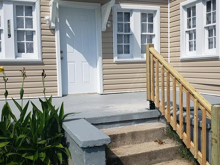 1119 Cedrow Dr — Photo 2