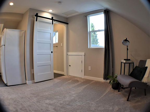 5th image of 210 W Woodworth St Unit 2