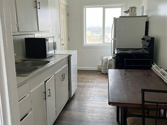 2nd image of 802 N Grape Dr #802