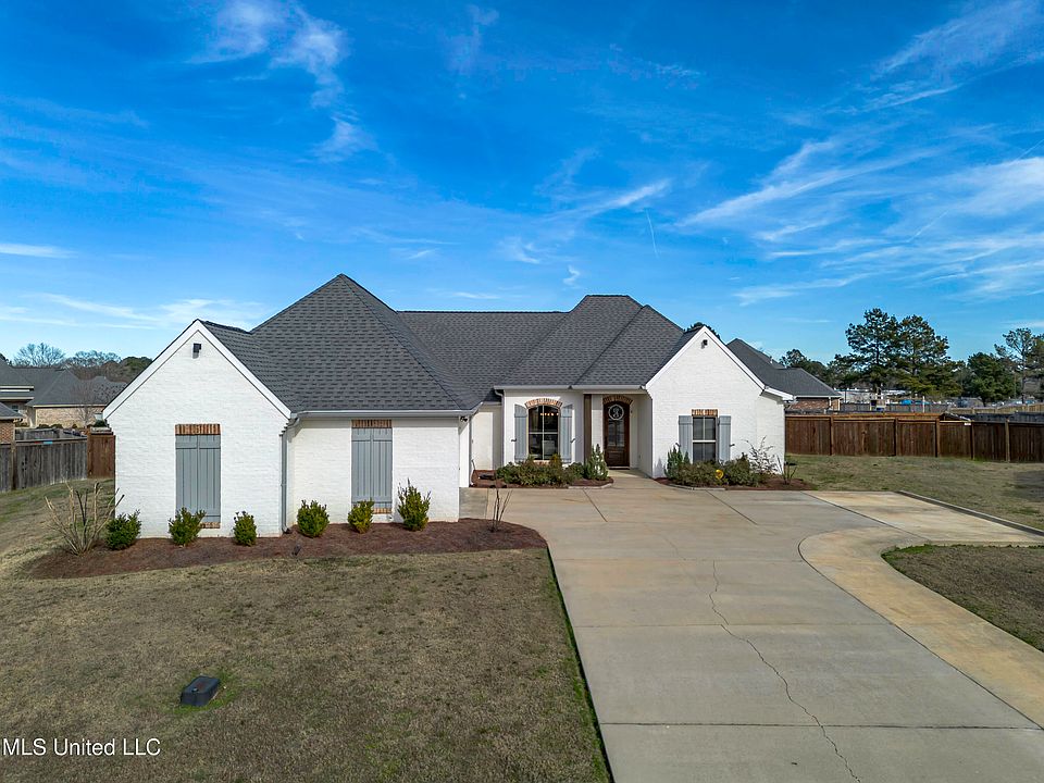 1st image of 705 Queens Ct