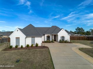 705 Queens Ct, Flowood, MS 39232