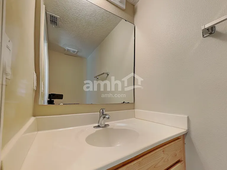 162 Crown Colony Way — Photo 9