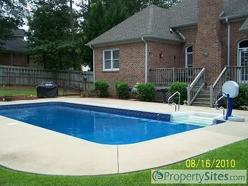 2nd image of 402 Hudders Creek Way