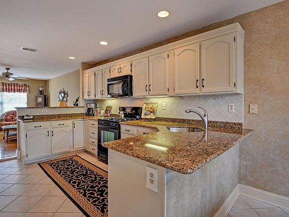 3rd image of 164 S Manor Ct