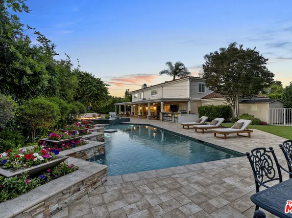 17422 Gresham St, Northridge, CA 91325