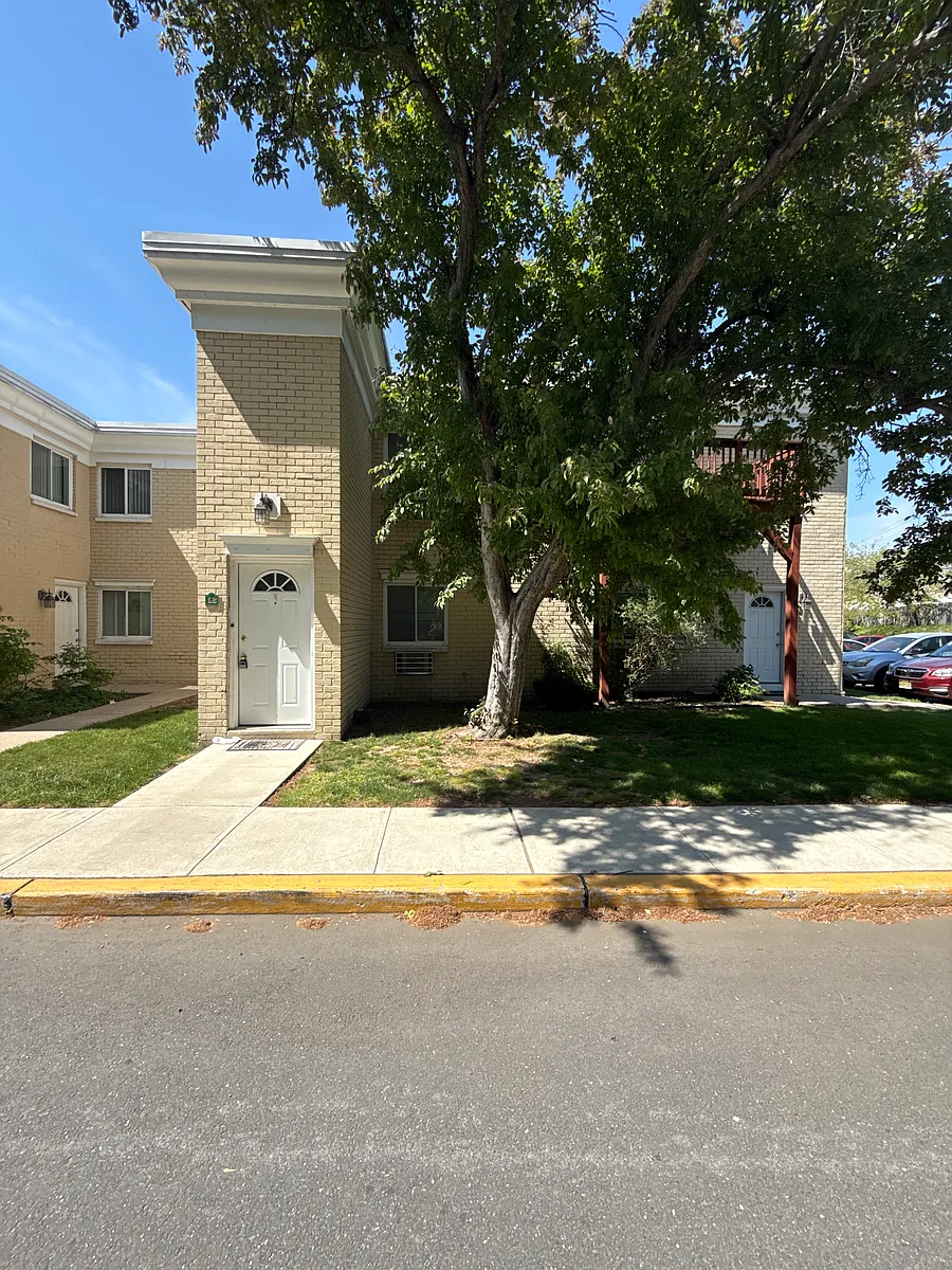 Building Photo - 9 Lake Ave #6B