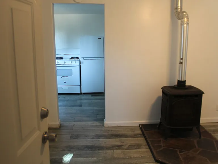 327 Division St — Photo 2