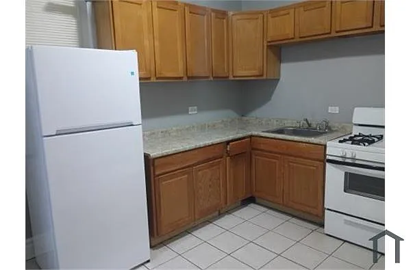 Building Photo - 6637 S Champlain Ave #1