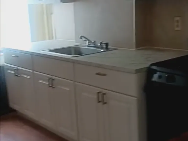 225 Pittston Ave — Photo 2
