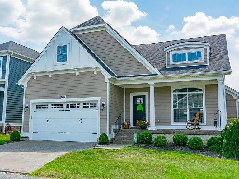 1704 Coral Ct — Photo 1
