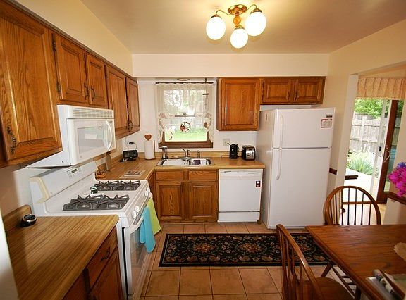 4th image of 850 W Gerald Ave