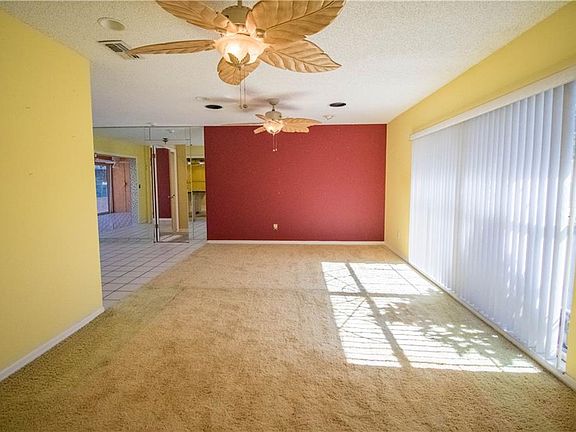 3rd image of 225 W Cumberland Cir