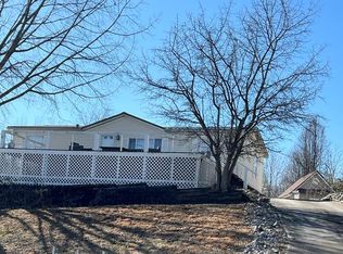 310 Cosby Parris Rd, Byrdstown, TN 38549